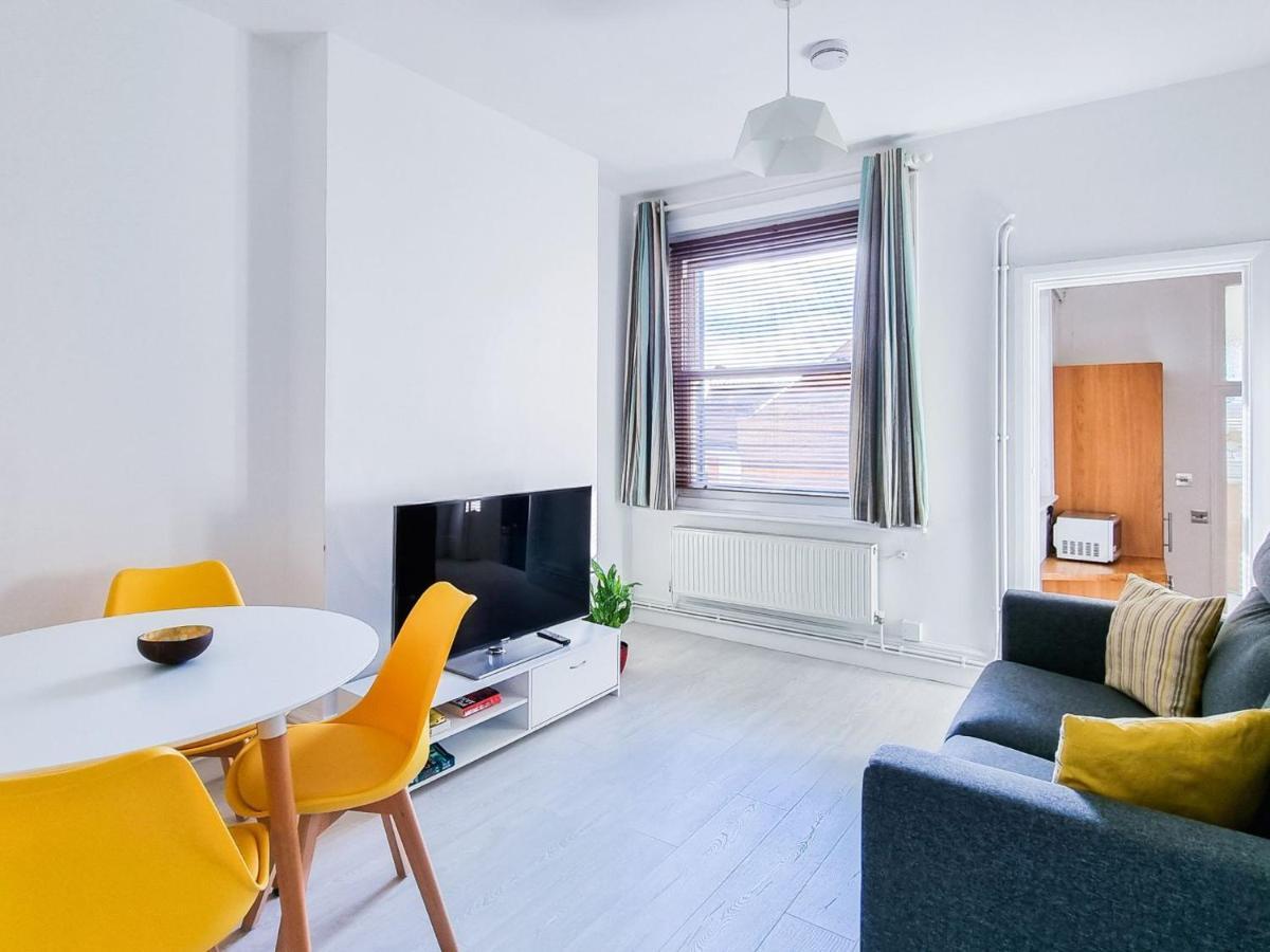 Appartement Pass The Keys Wimbledon Hideaway à Londres Extérieur photo